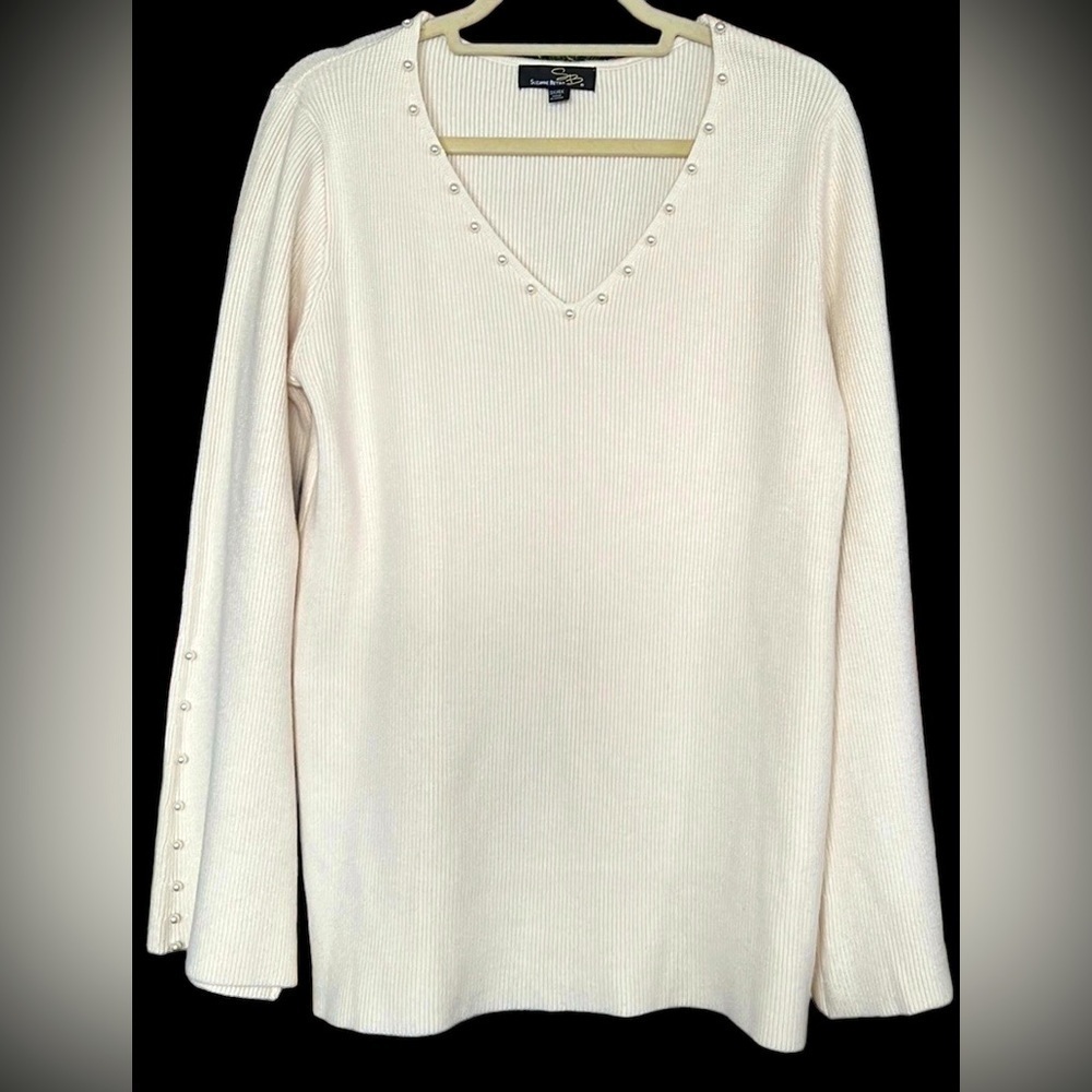 SUZANNE  BETRO Rich Cream Color, V-Neck, Pearl Detail Sweater, Size 3X/4X, GUC.